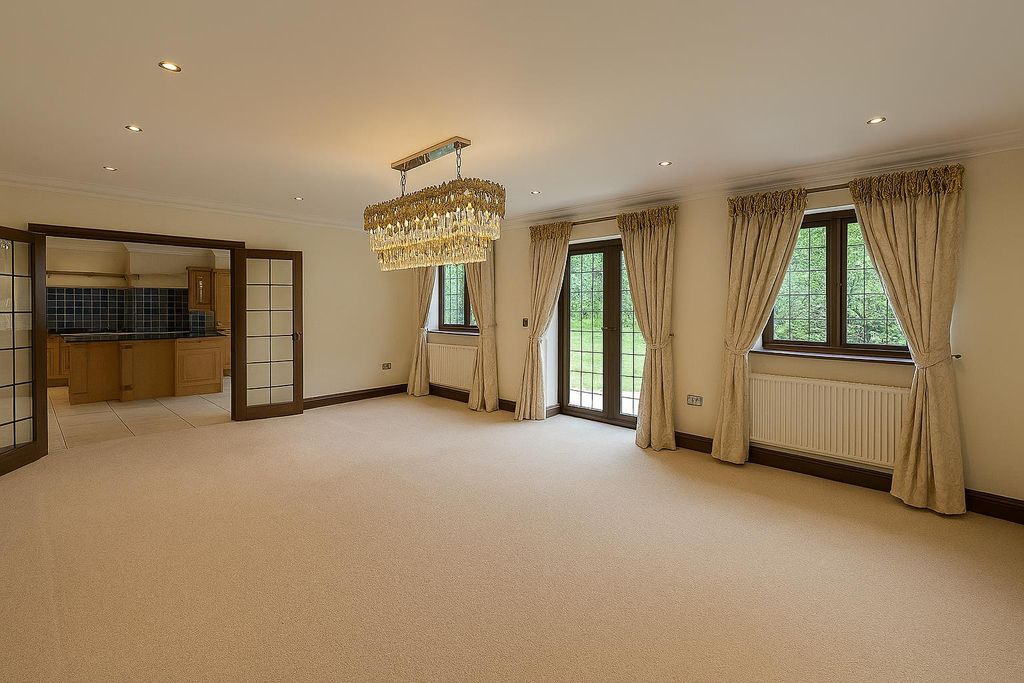 Property photo 3 of 19 Image