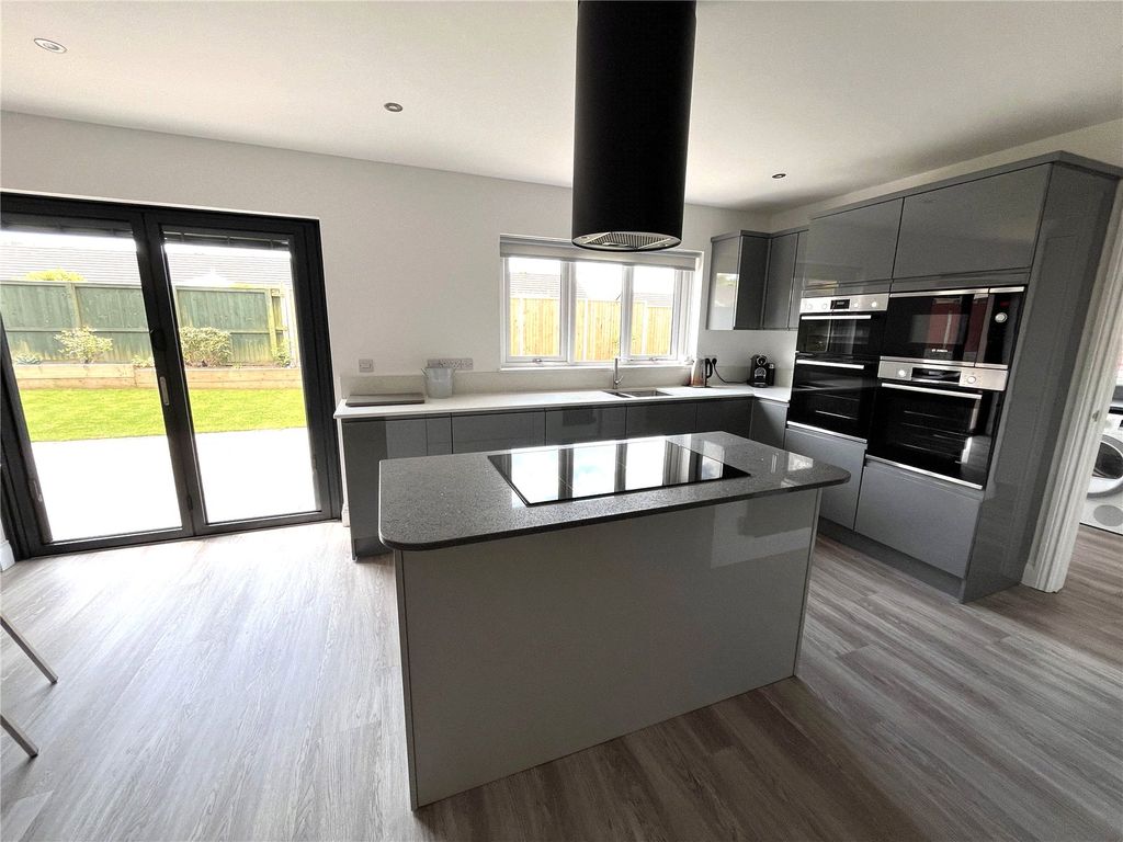 Property photo 3 of 19 Picture No. 06