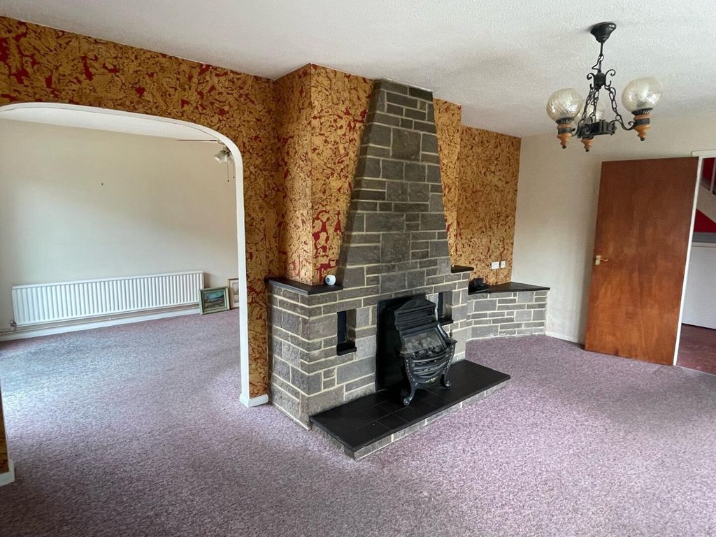Property photo 2 of 42 Living Room