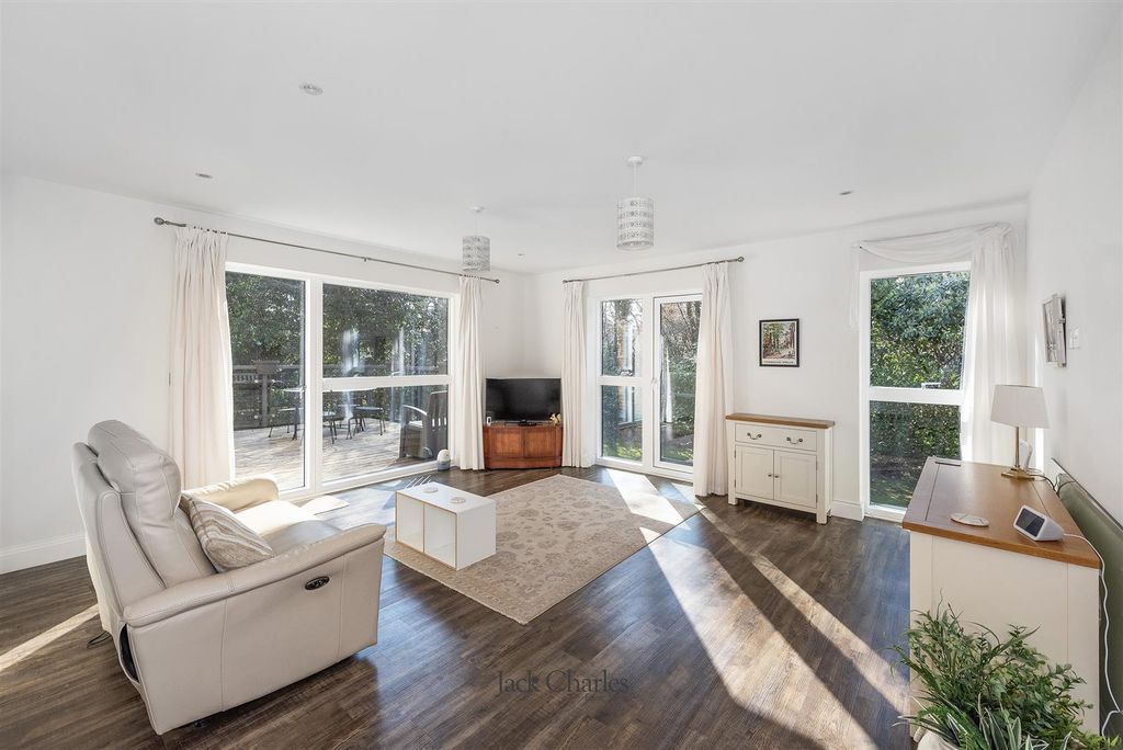 Property photo 2 of 13 1 Vista Apartments, Tn2 3Qa 003.Jpg