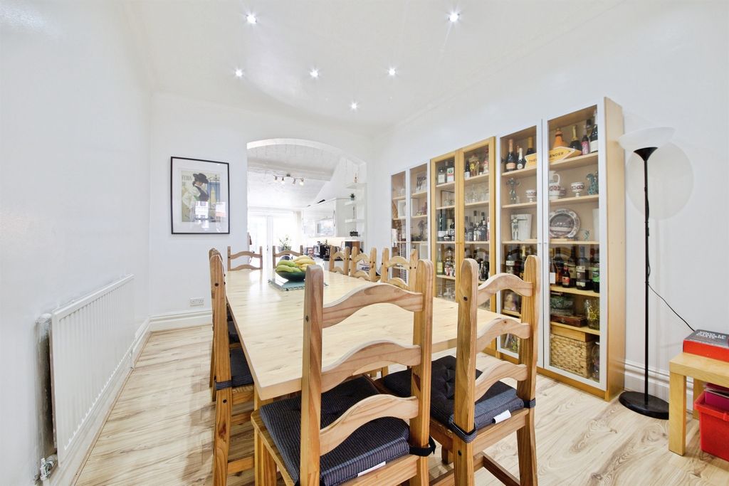 Property photo 3 of 29