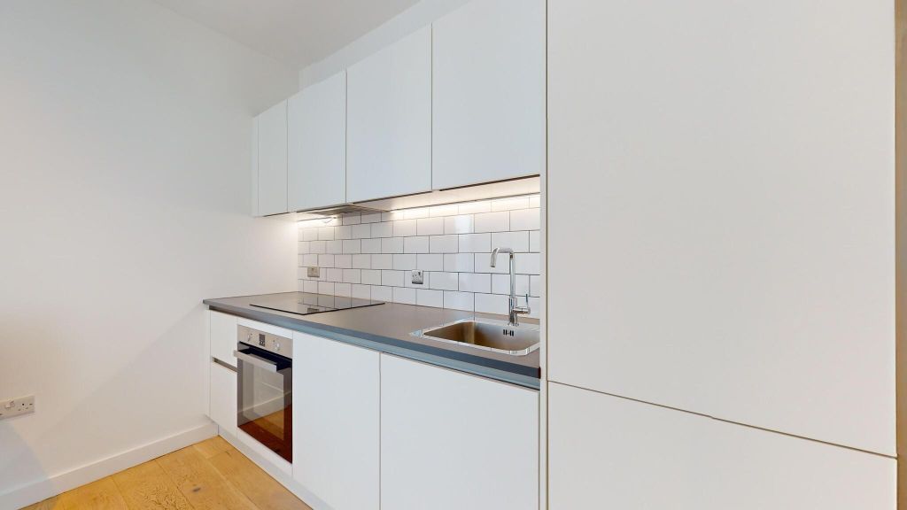 Property photo 3 of 18 Kitchen