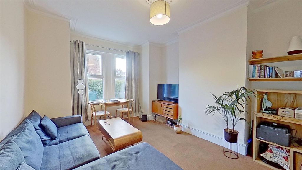 Property photo 2 of 13 Cargill-Road-Earlsfield-Sw18-01082026_094812.Jpg