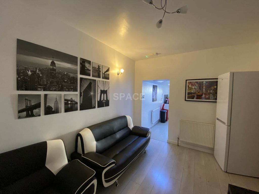 Property photo 1 of 4