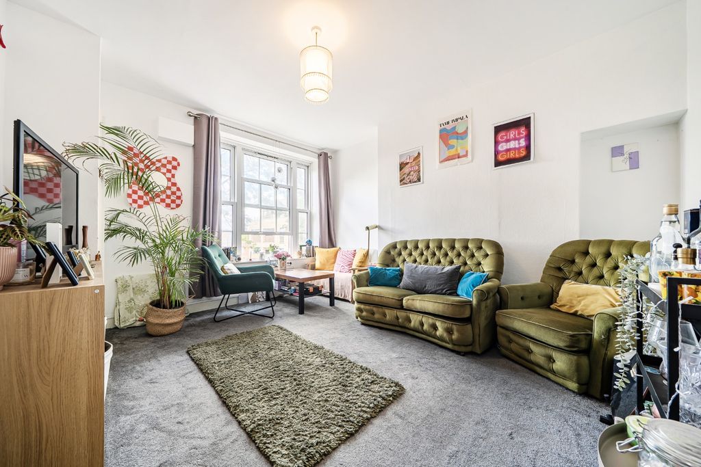 Property photo 2 of 12 5248883