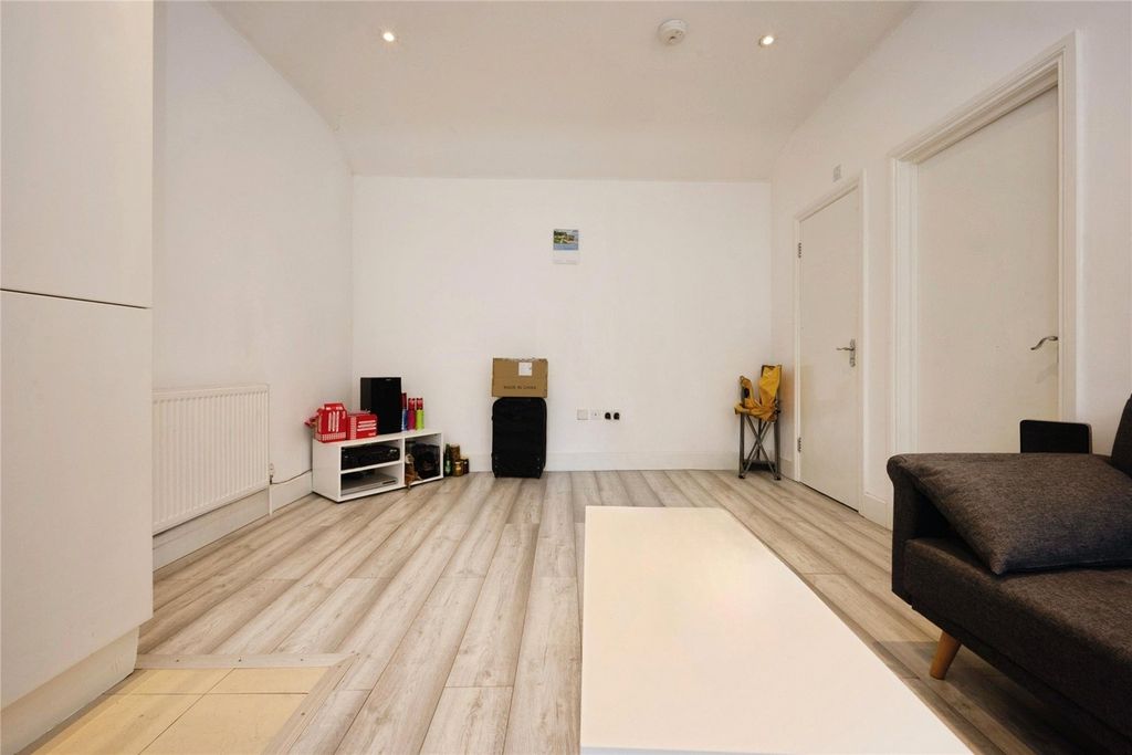 Property photo 2 of 10 Picture No. 41