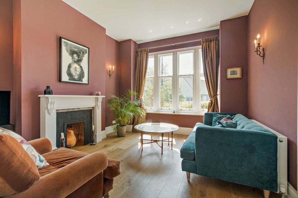 Property photo 3 of 18 Sitting Room