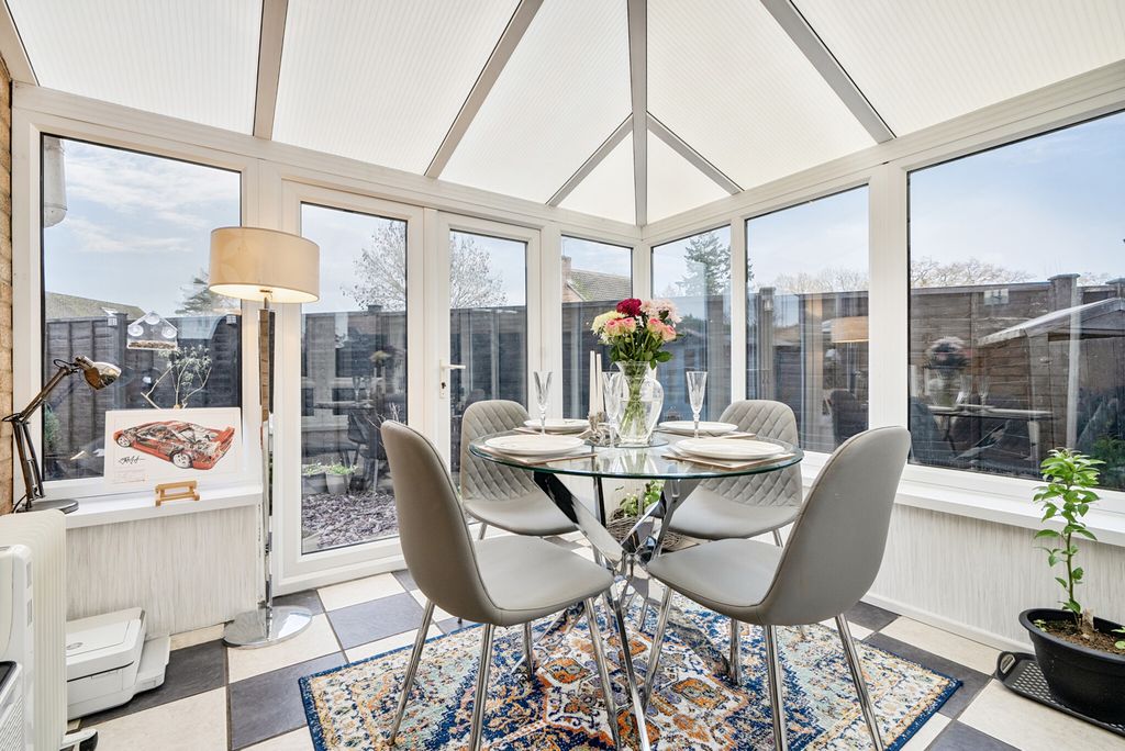 Property photo 3 of 19 1387931-18-6936Ea...