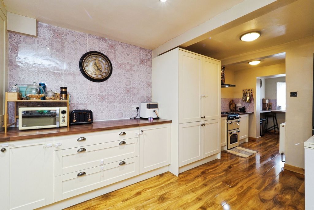 Property photo 2 of 25 Pbox-Img.Jpg