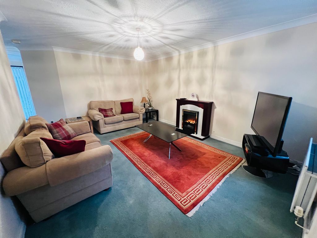 Property photo 3 of 11 Living Room