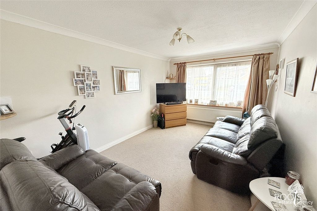 Property photo 2 of 10 Sitting Room