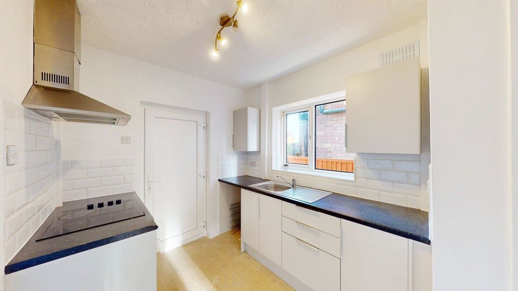 Property photo 3 of 15 Kitchen