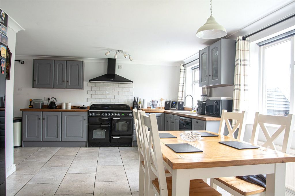 Additional image 5 of 4 bed detached house for saleLaurel Close, North Warnborough, Hook, Hampshire RG29