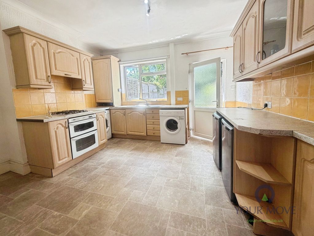 Property photo 3 of 8 Kitchen