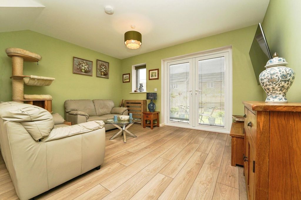 Property photo 3 of 15 Pbox-Img.Jpg