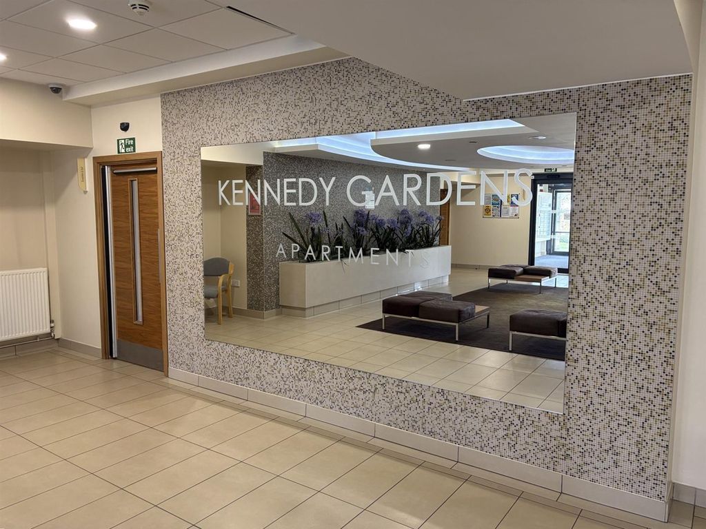 Property photo 3 of 14 Lobby