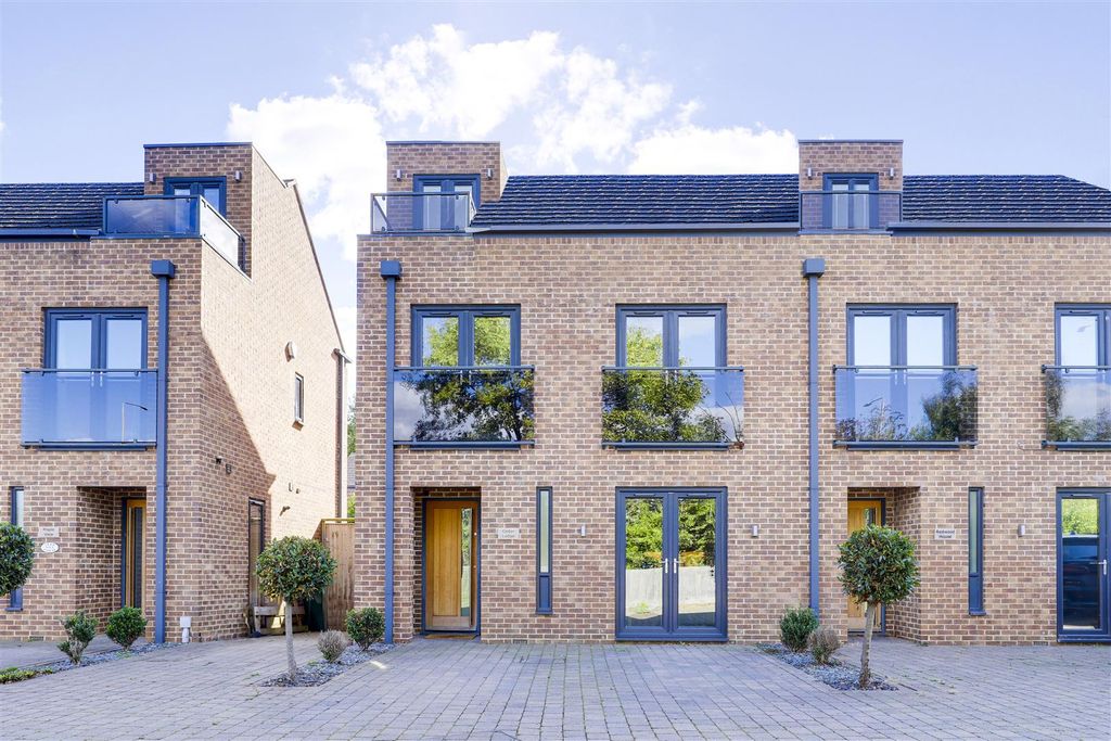 Property photo 1 of 27 10786.Jpg