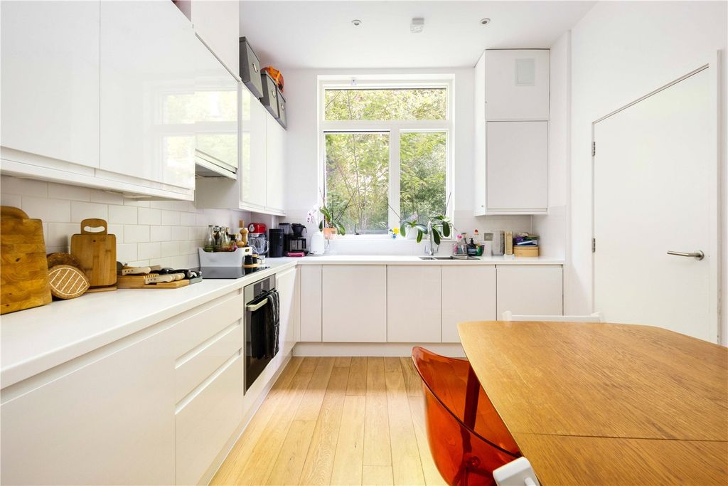 Property photo 3 of 28 Kitchen/Diner