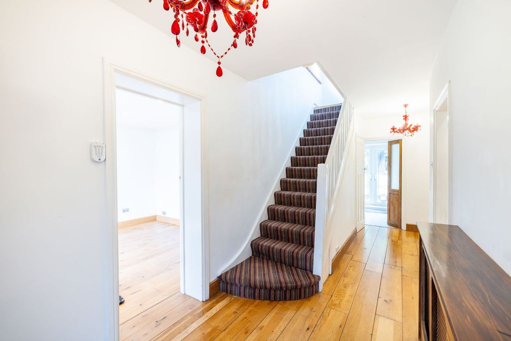 Property photo 2 of 20