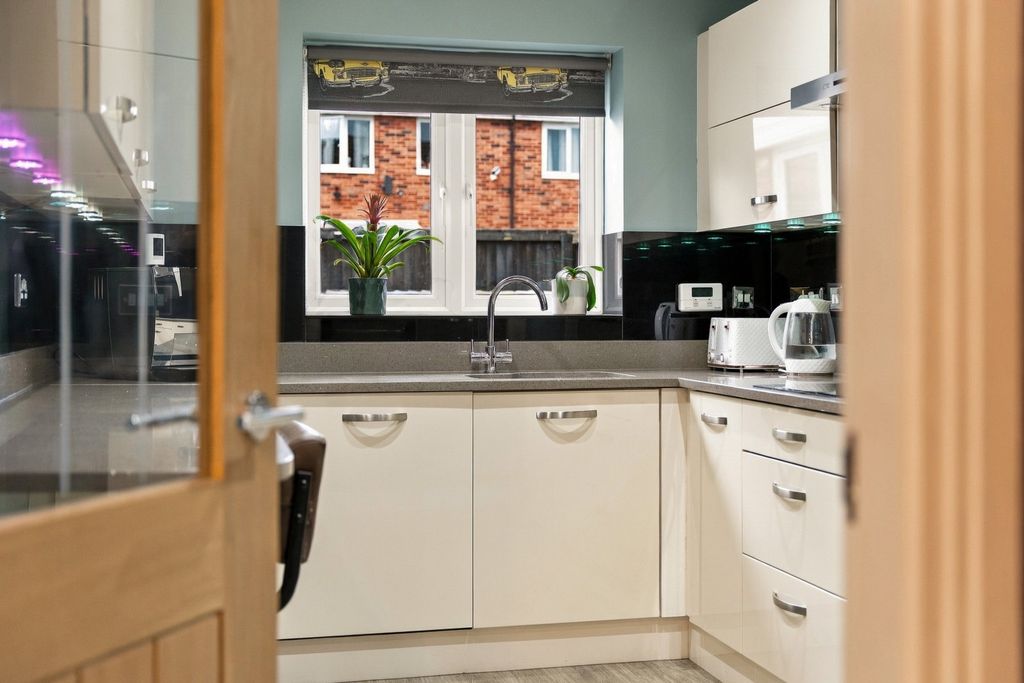 Property photo 3 of 44