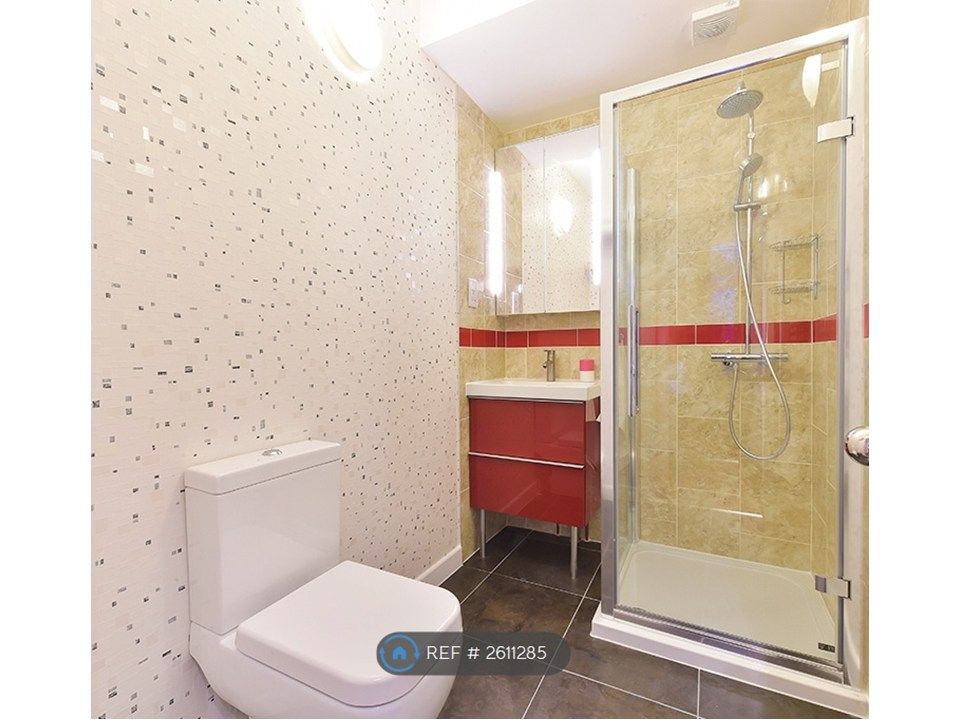 Property photo 2 of 9 Bath/Wc