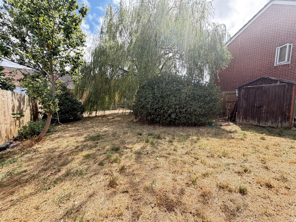 Property photo 3 of 8 Garden