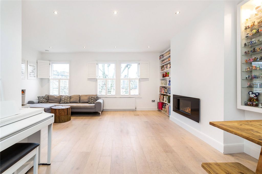 Property photo 2 of 21