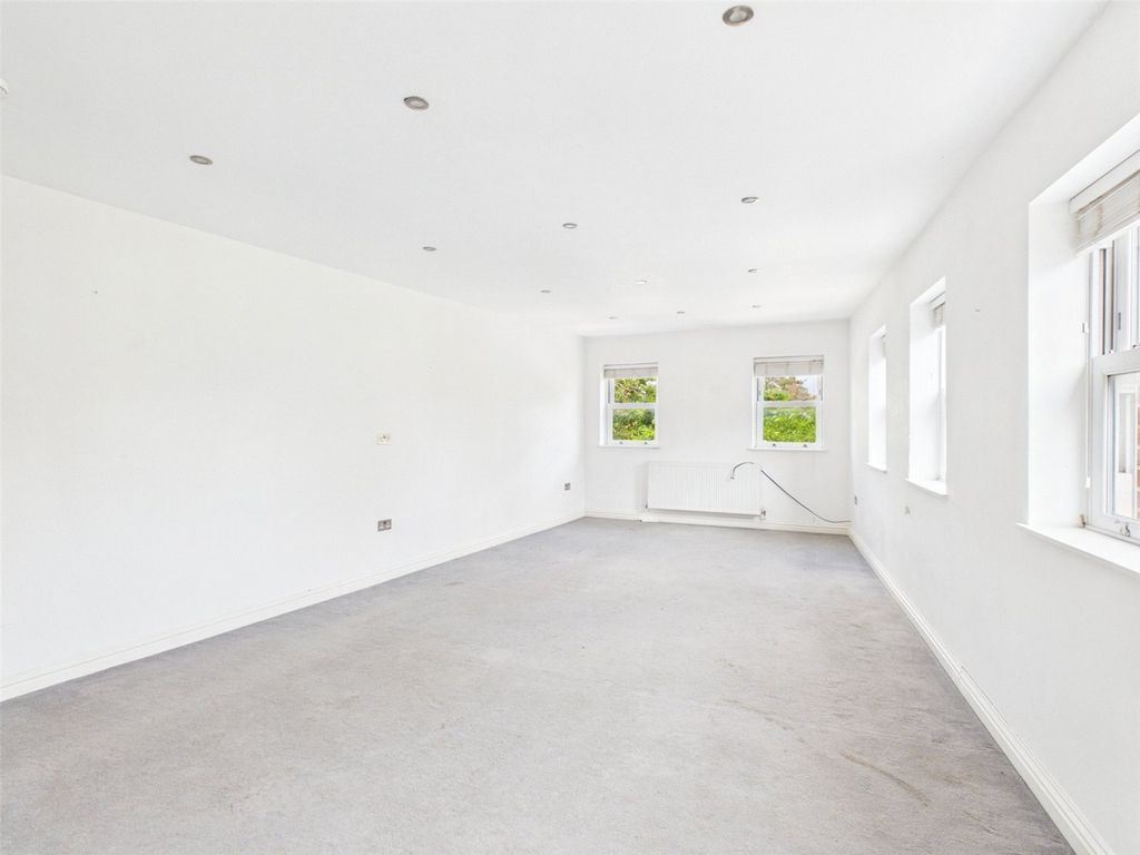 Property photo 2 of 13 Picture No. 24
