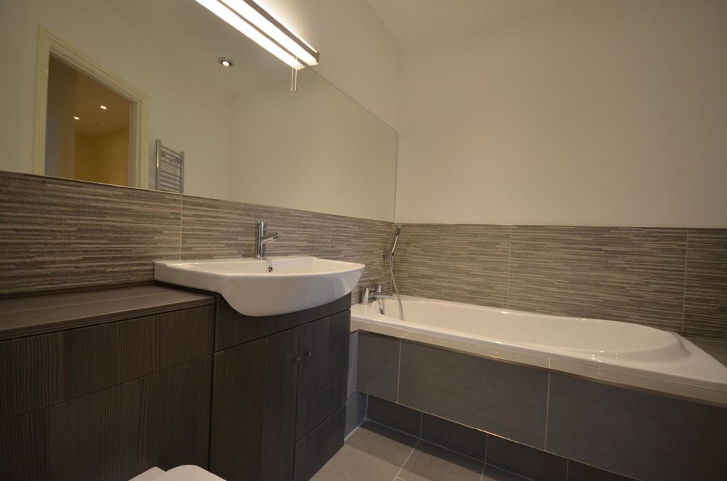 Property photo 3 of 13 Bathroom