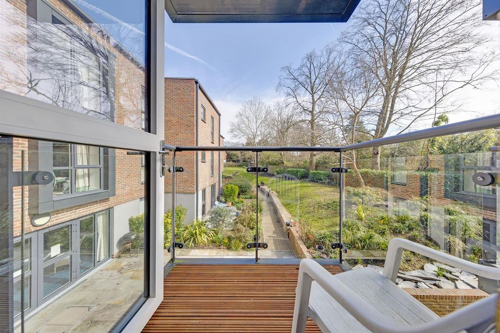 Property photo 3 of 15 05-E4c4Pfmcs 18 The Clockhouse-13-Medium.Jpg