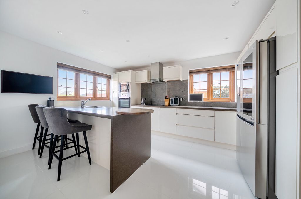 Additional image 13 of 4 bed detached house for saleThe Avenue, Fareham, Hampshire PO14