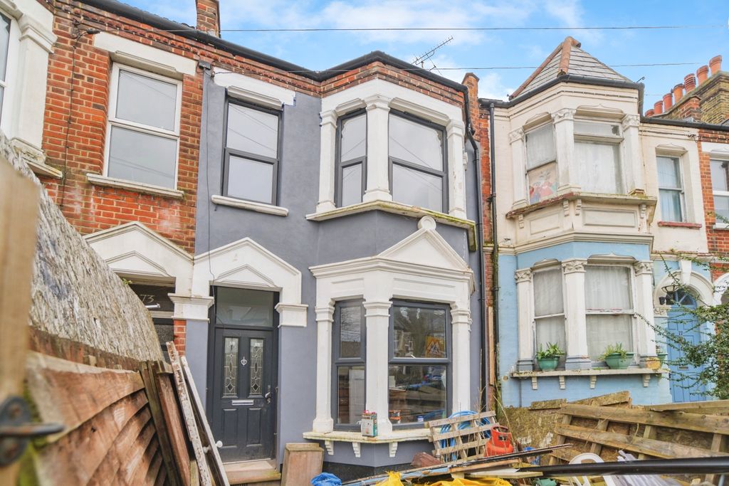 Property photo 1 of 18 75 Plum Lane, Plumstead, London, Se18 3Ag