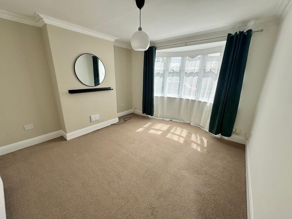 Property photo 3 of 7 Photo 1