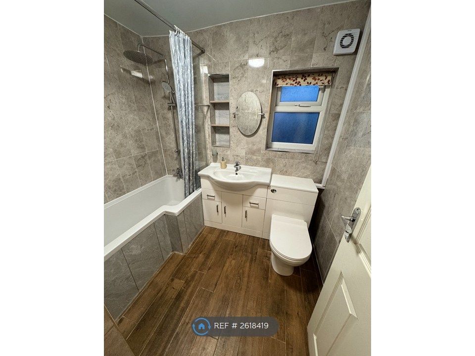 Property photo 3 of 4 Common Bathroom For 2 Tenants Only