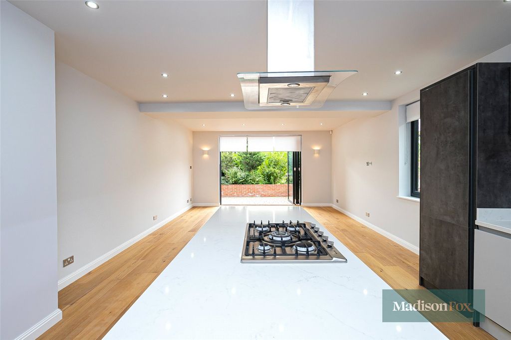 Property photo 3 of 26 Picture No. 32