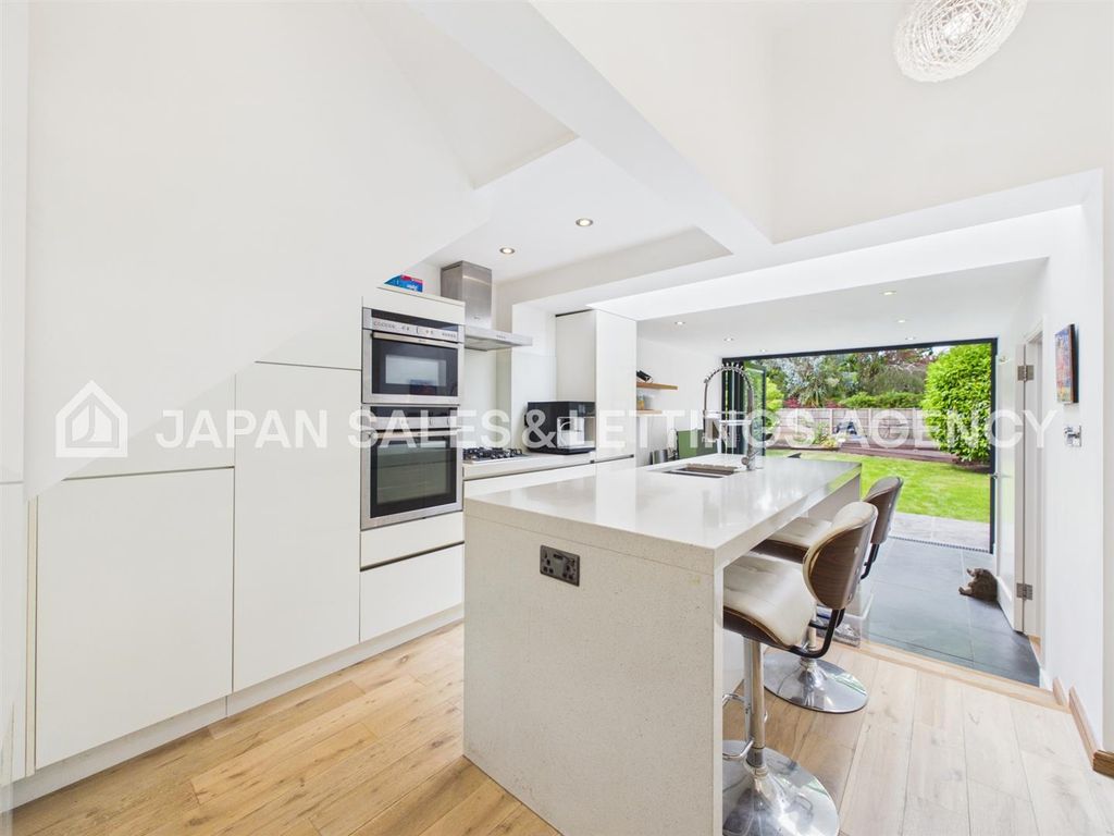 Property photo 1 of 7 Cam04401G0-Pr0135-Still006.Jpg