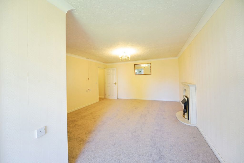 Property photo 3 of 17 Living Room