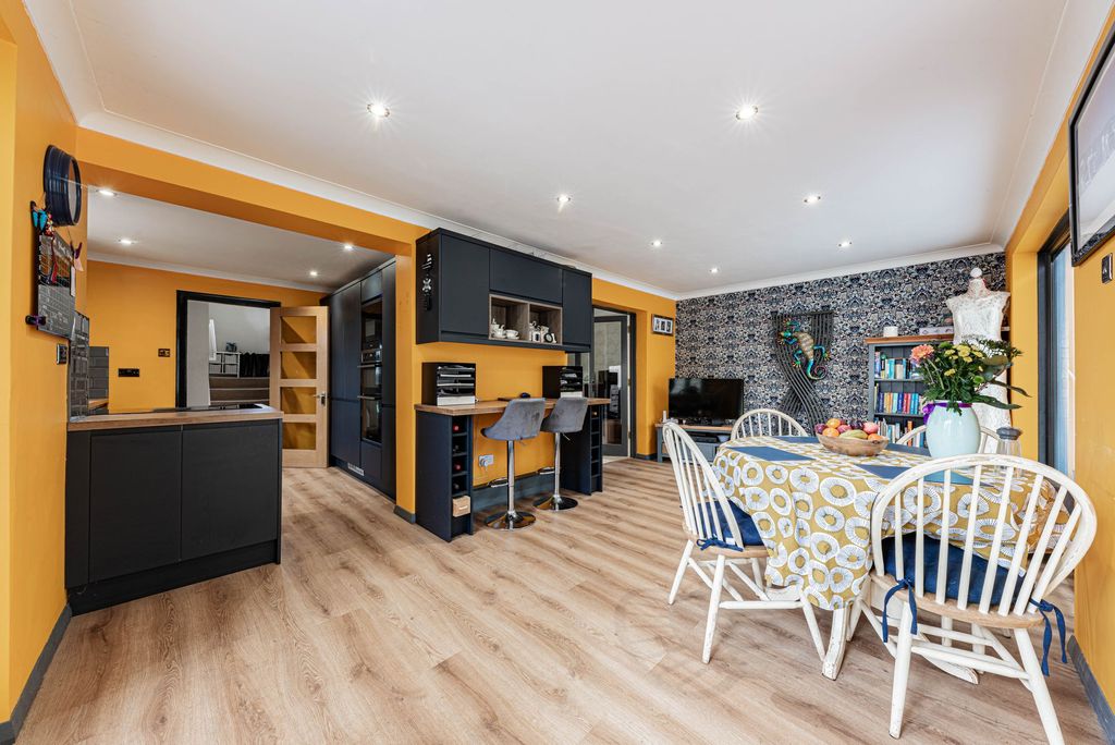 Property photo 2 of 25 Dining Room (1)