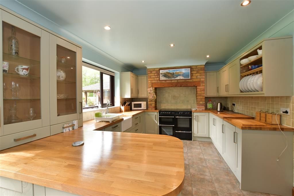 Property photo 3 of 13 Kitchen/Dining Room