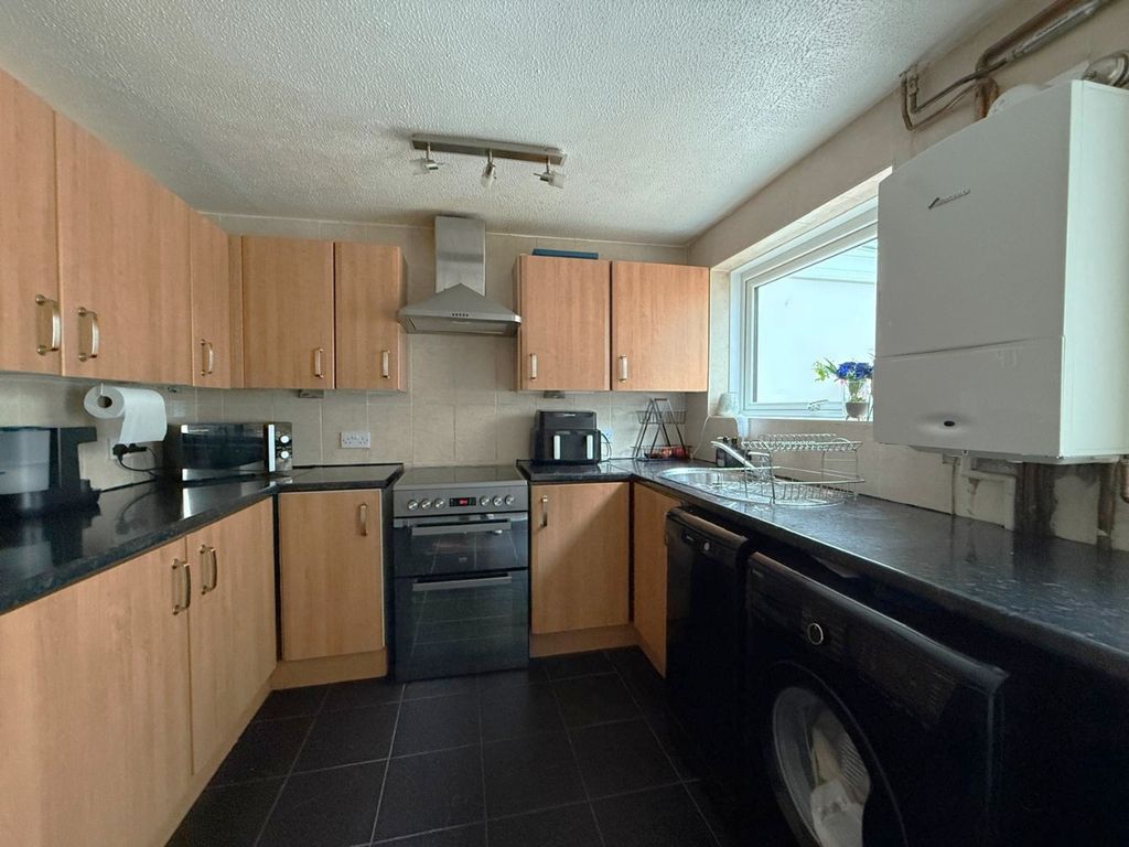 Property photo 3 of 13 3714539