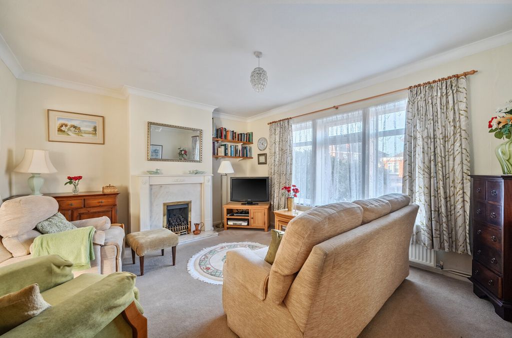 Property photo 2 of 18 1388722-1-6945535...