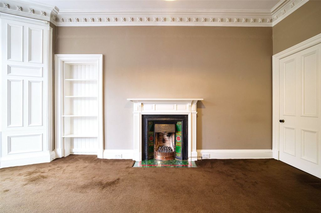 Property photo 3 of 20 Montpelier Park