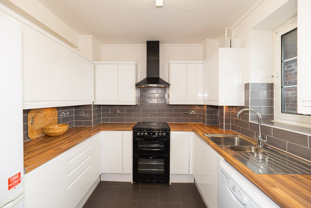 Property photo 2 of 11 Picture No. 25