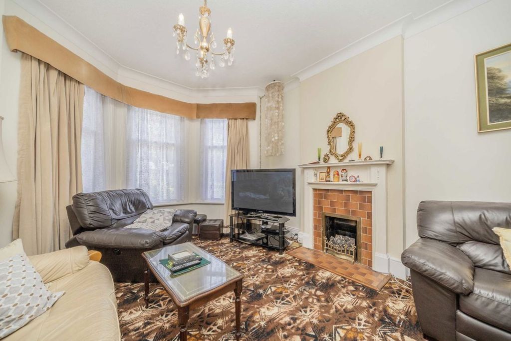 Property photo 2 of 6