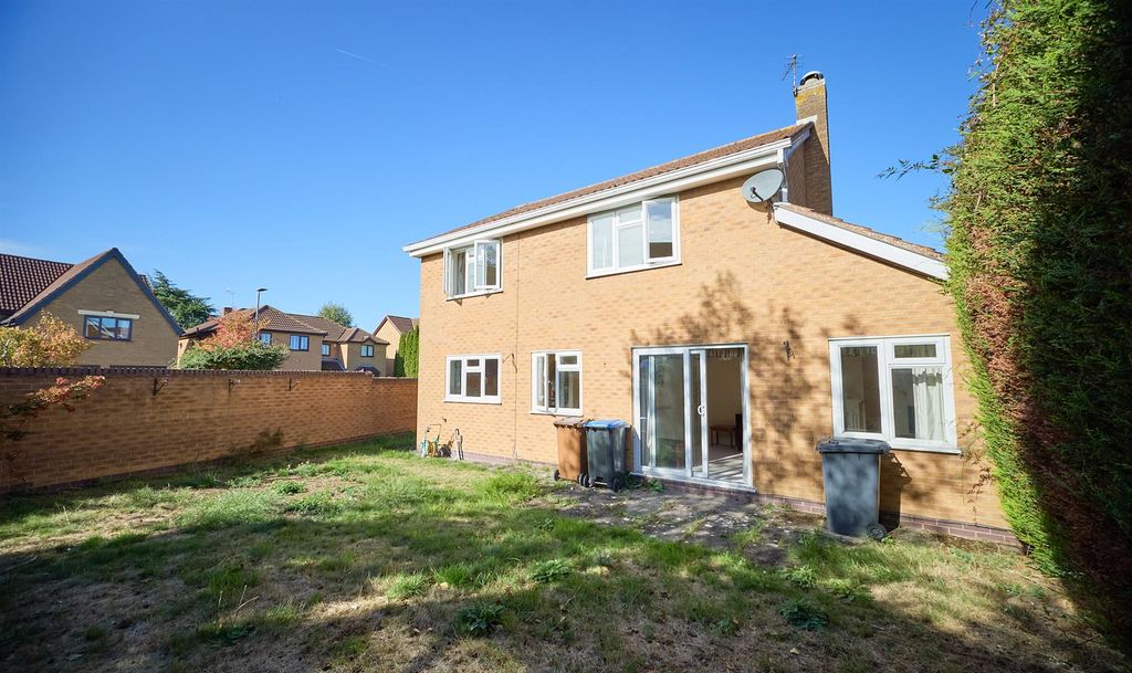 Property photo 3 of 18 Garden Rear