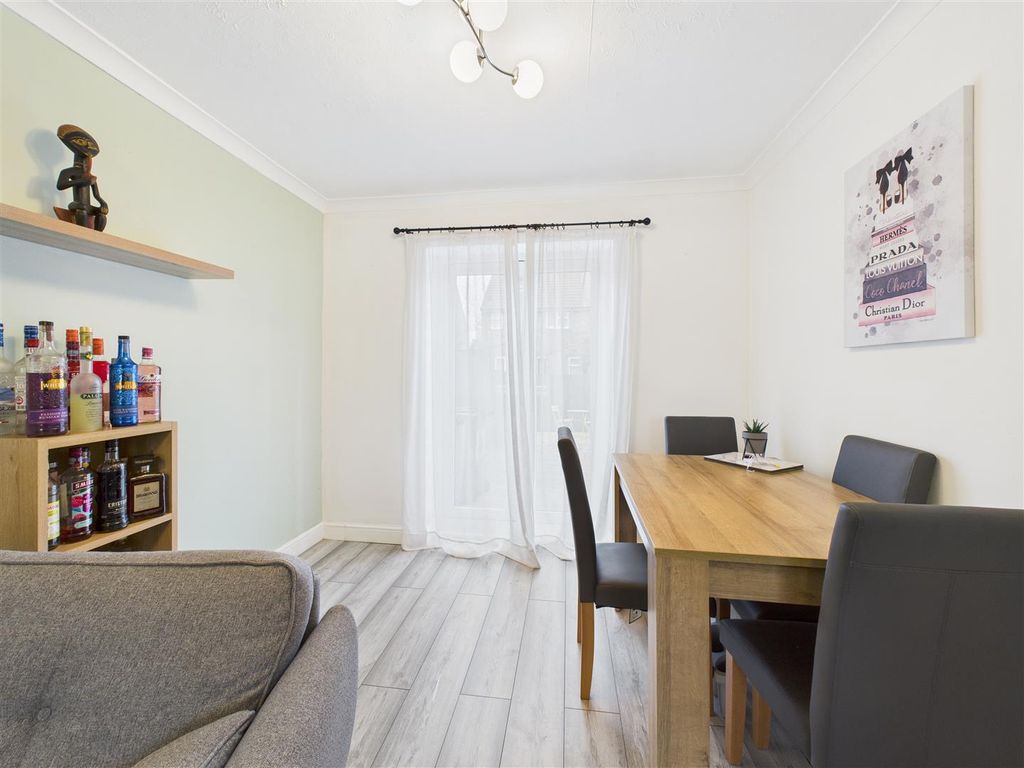 Property photo 3 of 11 Cam05193G0-Pr0049-Still014.Jpg