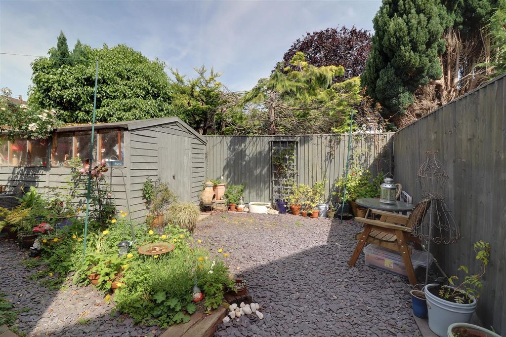 Property photo 3 of 23