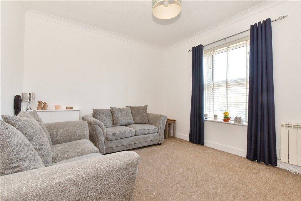 Property photo 3 of 9 Lounge