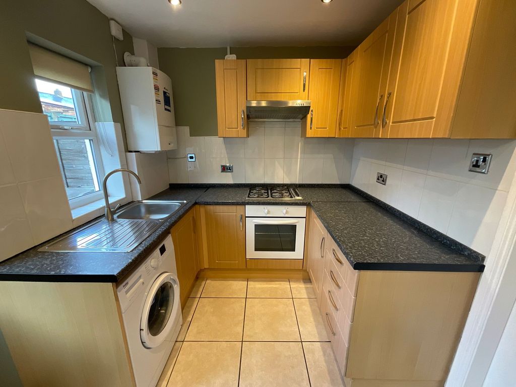 Property photo 3 of 12 Kitchen