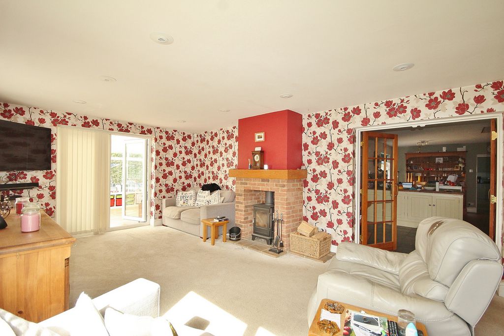 Property photo 2 of 27